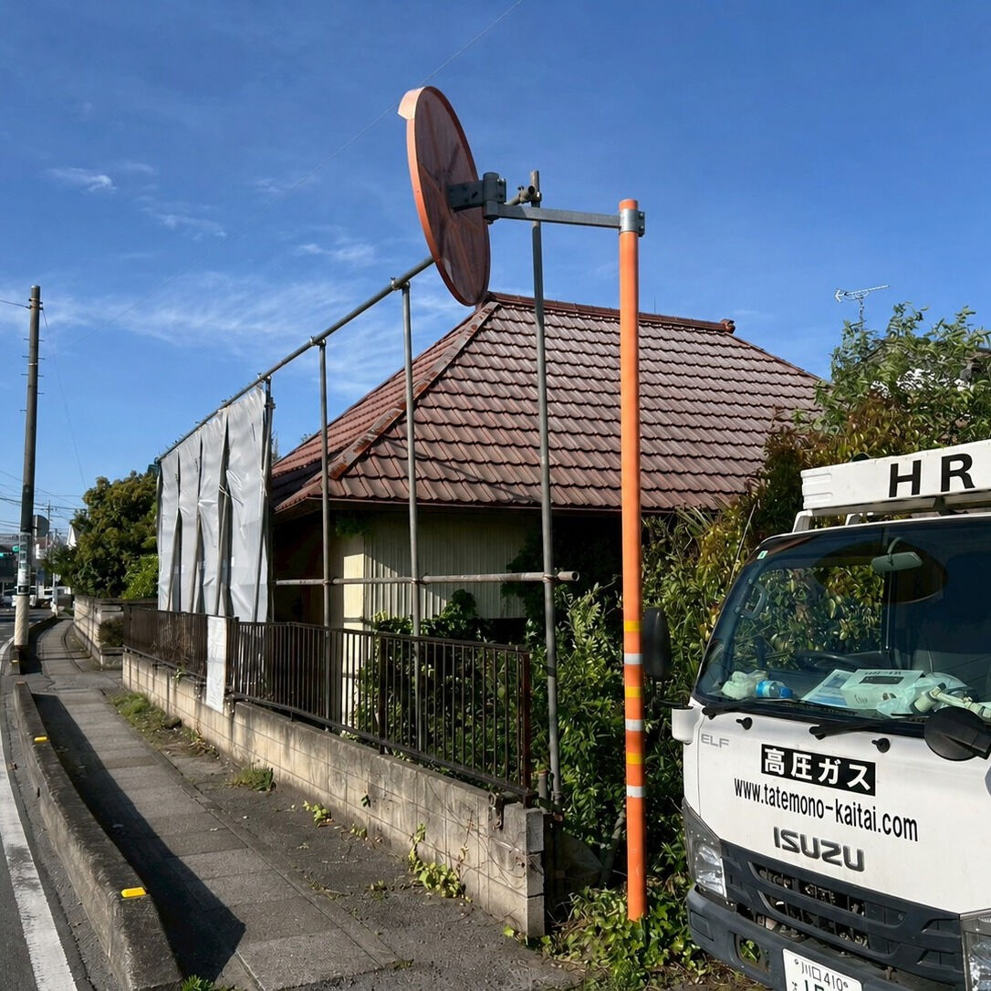 こちらは、埼玉県内で行われた平屋建て解体工事の作業中の写真で
