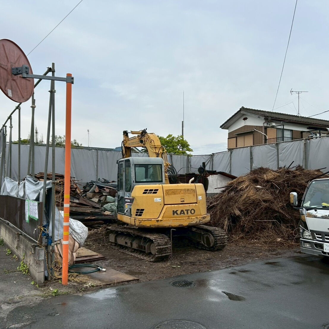 こちらは、埼玉県内で行われた平屋建て解体工事の作業中の写真で