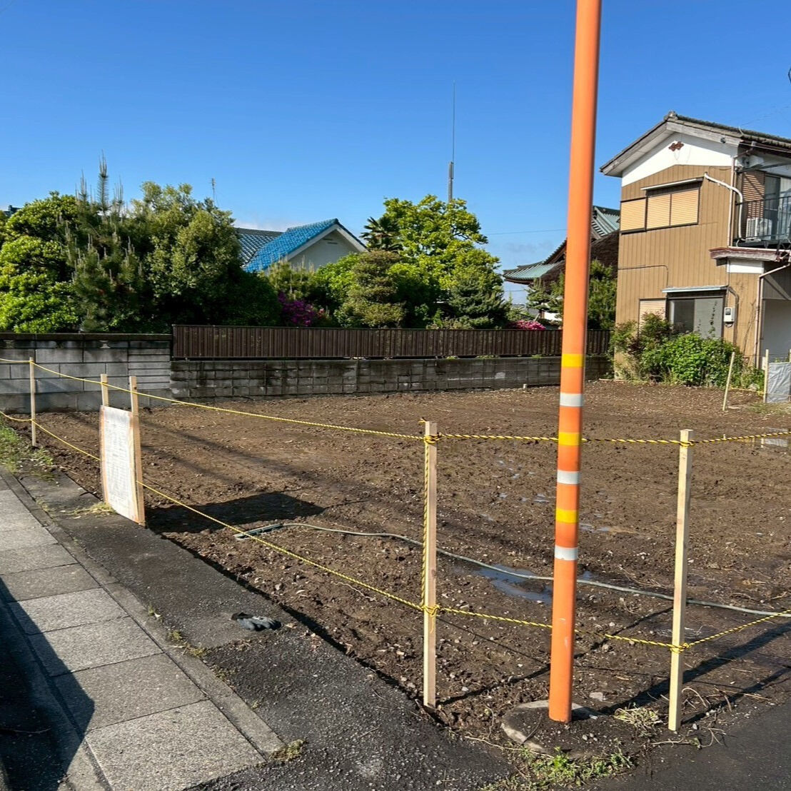 こちらは、埼玉県内で行われた平屋建て解体工事の作業中の写真で
