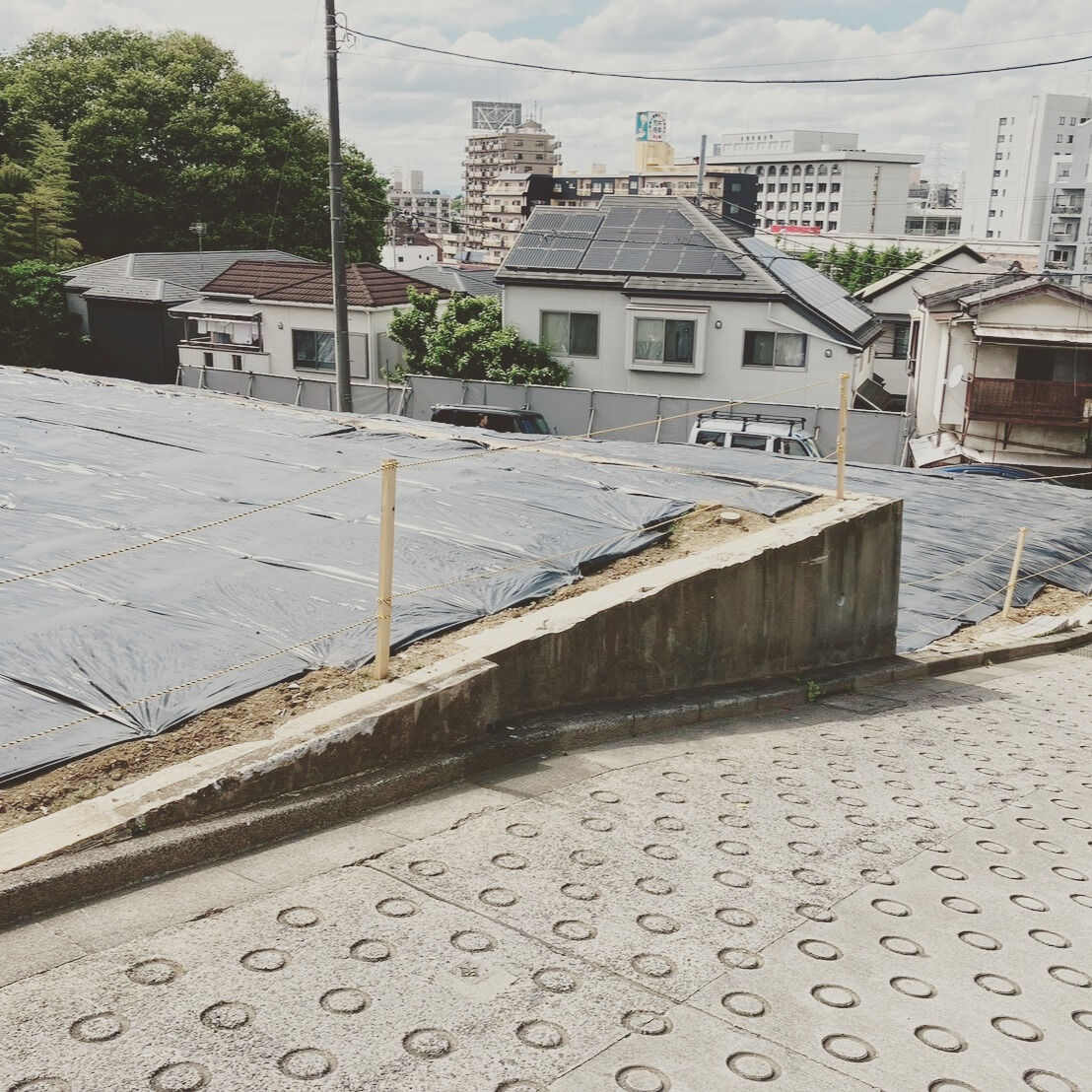 傾斜地の解体工事には特別な注意が必要です⛏️
